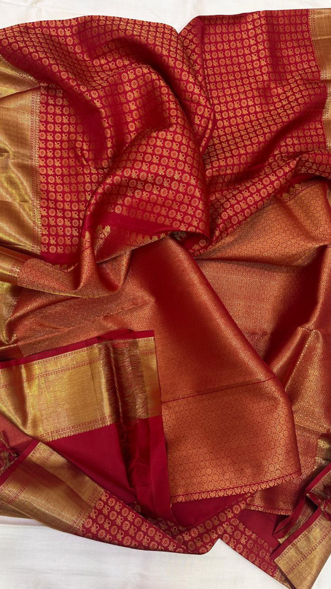 Tara – Red Kanchipuram Pure Silk Saree ✨
Woven with Pure 3G Zari buttas Throughout
Deep Roja-Red Body with Golden Zari Buttas
Broad 3G Zari Border with Traditional Weave
Silk Mark Certified | Free USA Shipping
