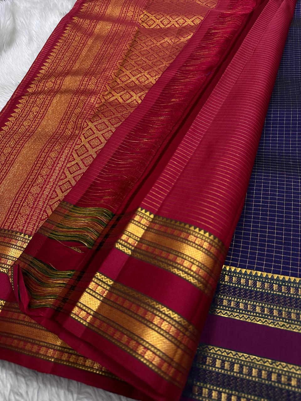 Peacock Constellation Kattam
Midnight Navy Kanchipuram Silk Saree
Gold Zari Grid with Mandala & Peacock Buttas