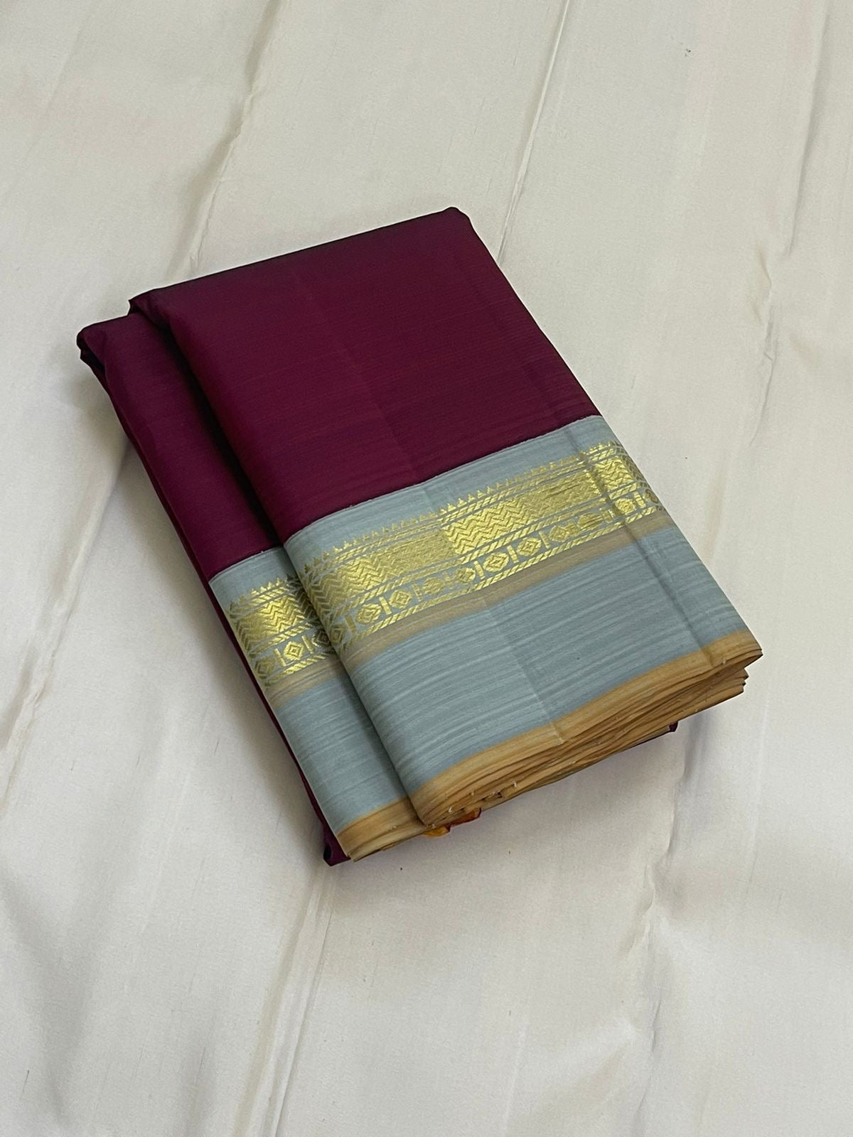 Deep Ruby Dove Grey – Pure Silk Kanchipuram Saree
Korvai Weave with Elegant Contrast Borders
Golden Zari detailed Pallu
Silk Mark Certified | Fall & Pico Done | Blouse Stitching Available ($30)