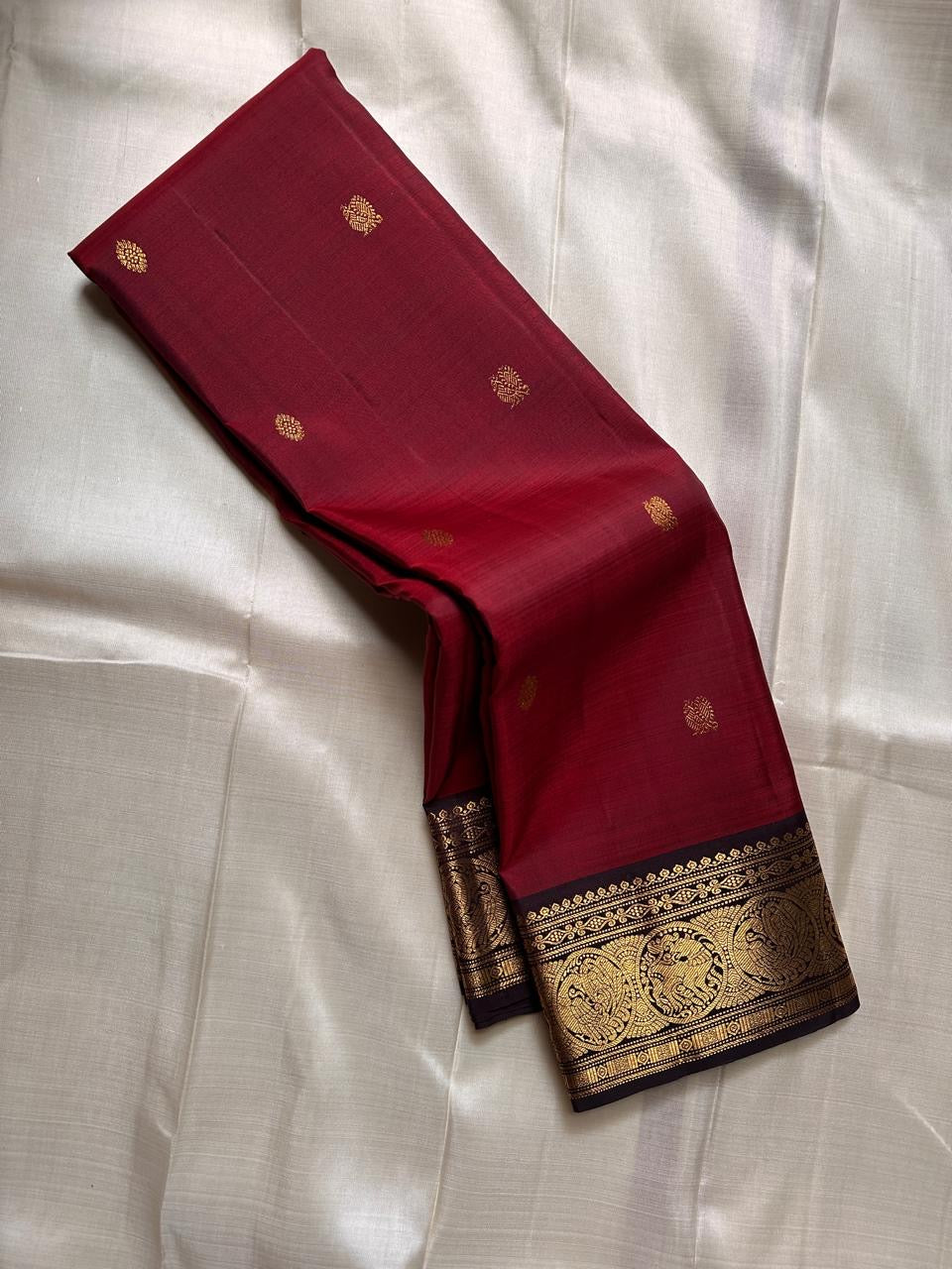 Raaga Deep Red
Garnet-Red Kanchipuram Silk Saree
Zari Medallion Border & Heritage Buttas