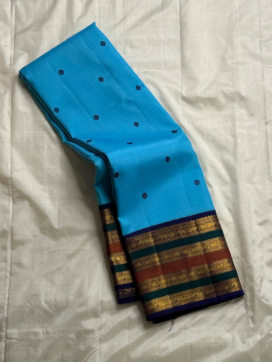 Sapphire Silk Thread Butta — Pure Silk Kanchipuram Saree
Aqua Blue Body with Navy Buttas & Dual Zari Borders ✨
Retta-Pettu Navy Pallu with Temple Edging 🪔
Silk Mark Certified ✅ | Free USA Shipping 🇺🇸 | Ships in Two Weeks