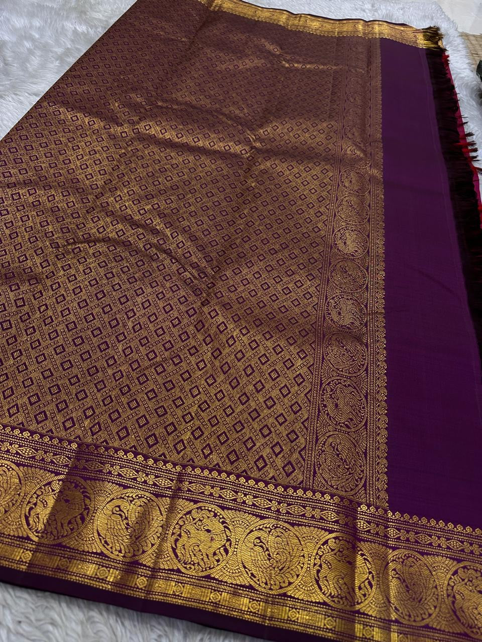 Raaga Raspberry Pink
Raspberry-Pink Kanchipuram Silk Saree
Zari-Woven Medallion Border & Grand Pallu