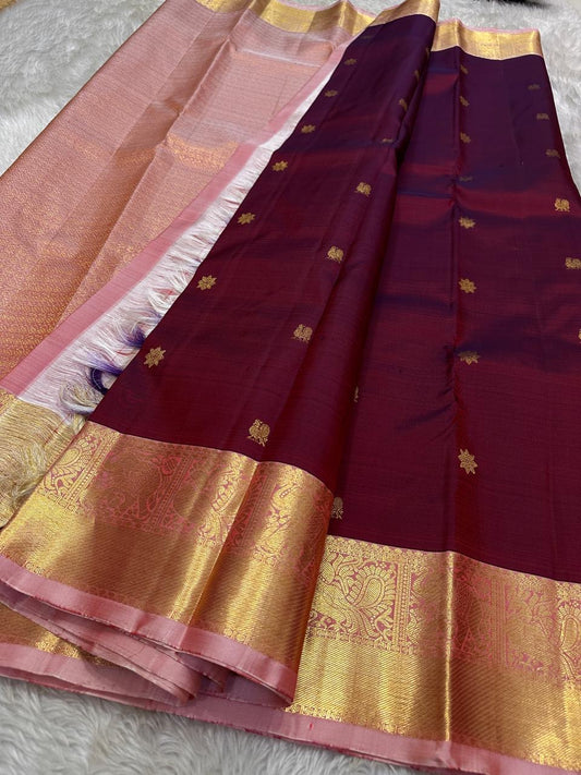 Ragini 🌸✨ – Merlot Cherry Pure Silk Kanchipuram Saree
Exquisite handloom Kanchipuram silk in a rich merlot cherry hue.
Paisley motifs with Kamalam buttas and Mayuri Bavanji border for timeless elegance. Silk mark cert. free delivery