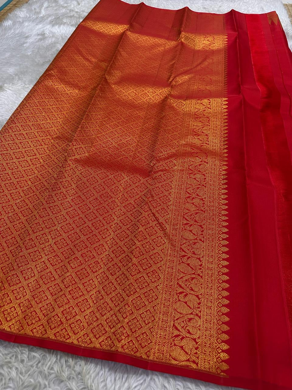 Veena Vermilion -  Red Handloom Kanchipuram