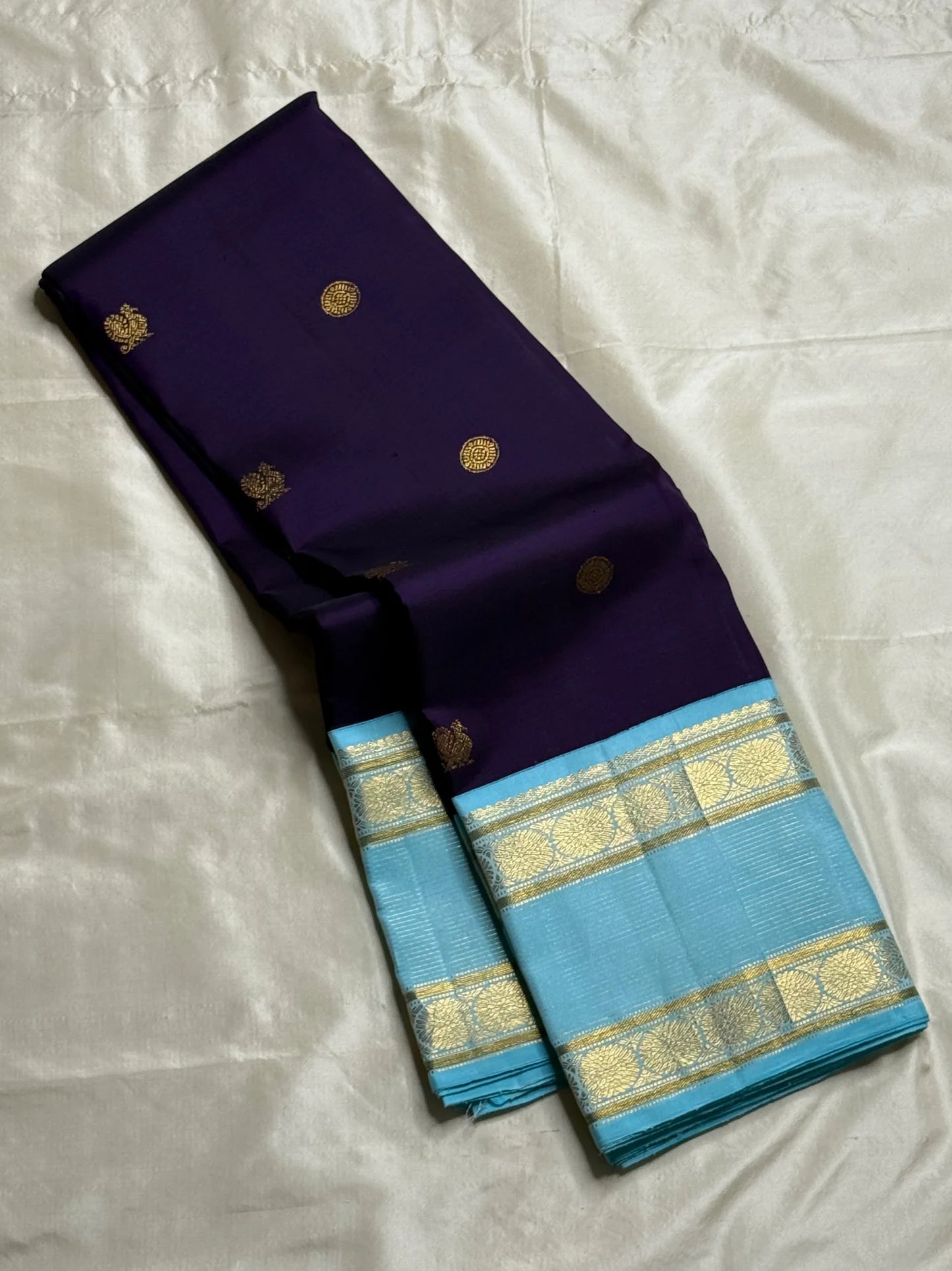 Moora – Handwoven Pure Kanchipuram Silk Saree in Deep Regal Purple with Lustrous Contrast Aqua Blue Border and Grand Pallu, Featuring Intricate Gold Zari Weaving with Traditional Round Medallions, Paisley Buttas, and Concentric Floral Vine Patterns