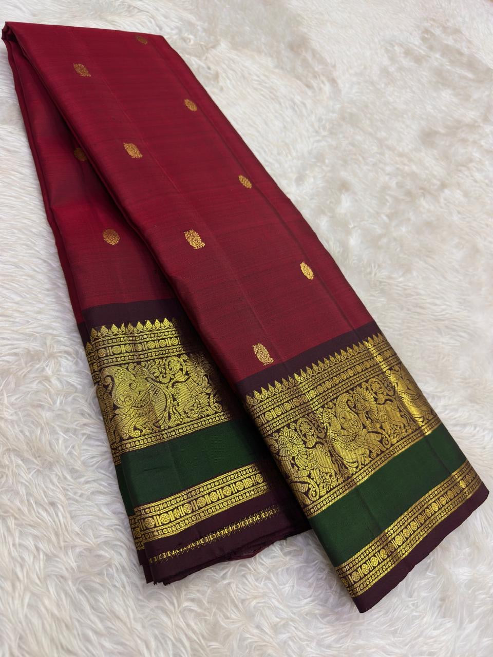 Full view of arakku red Kanchipuram pure silk saree with mayil butta and korvai border — Idam Living
