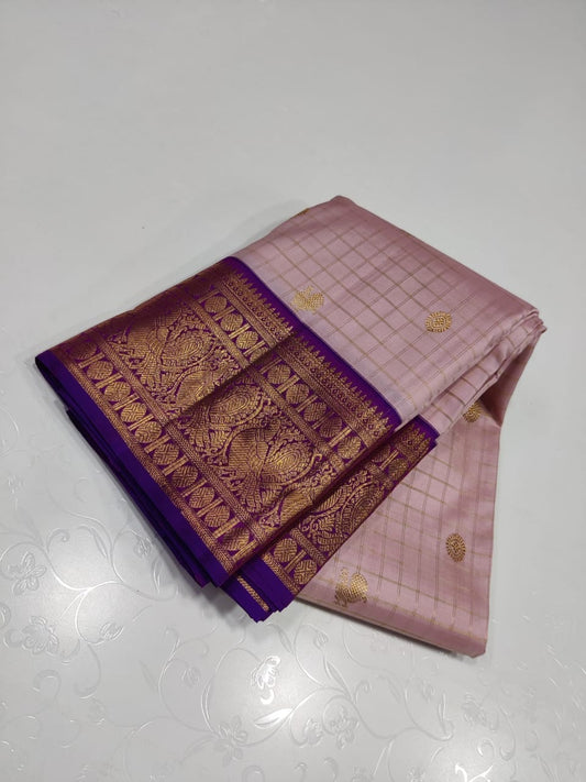 Gilded Blush

 Blush Pink Kanchipuram Pure Silk Saree

All-Over Gold Zari Kattam Weave with Buttas

Royal Purple Border with 2G Zari Peacock Motifs

Grand Purple Brocade Pallu | Contrast Blouse fabric 

 Silk mark certified pure silk , 2G Zari