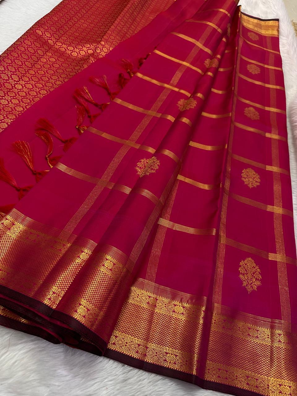 Charita – Tomato Red Kanchipuram Silk Saree
With Bold Zari Kattam Checks & Floral Motifs
Featuring Arai Maadam Border & Rettapet border