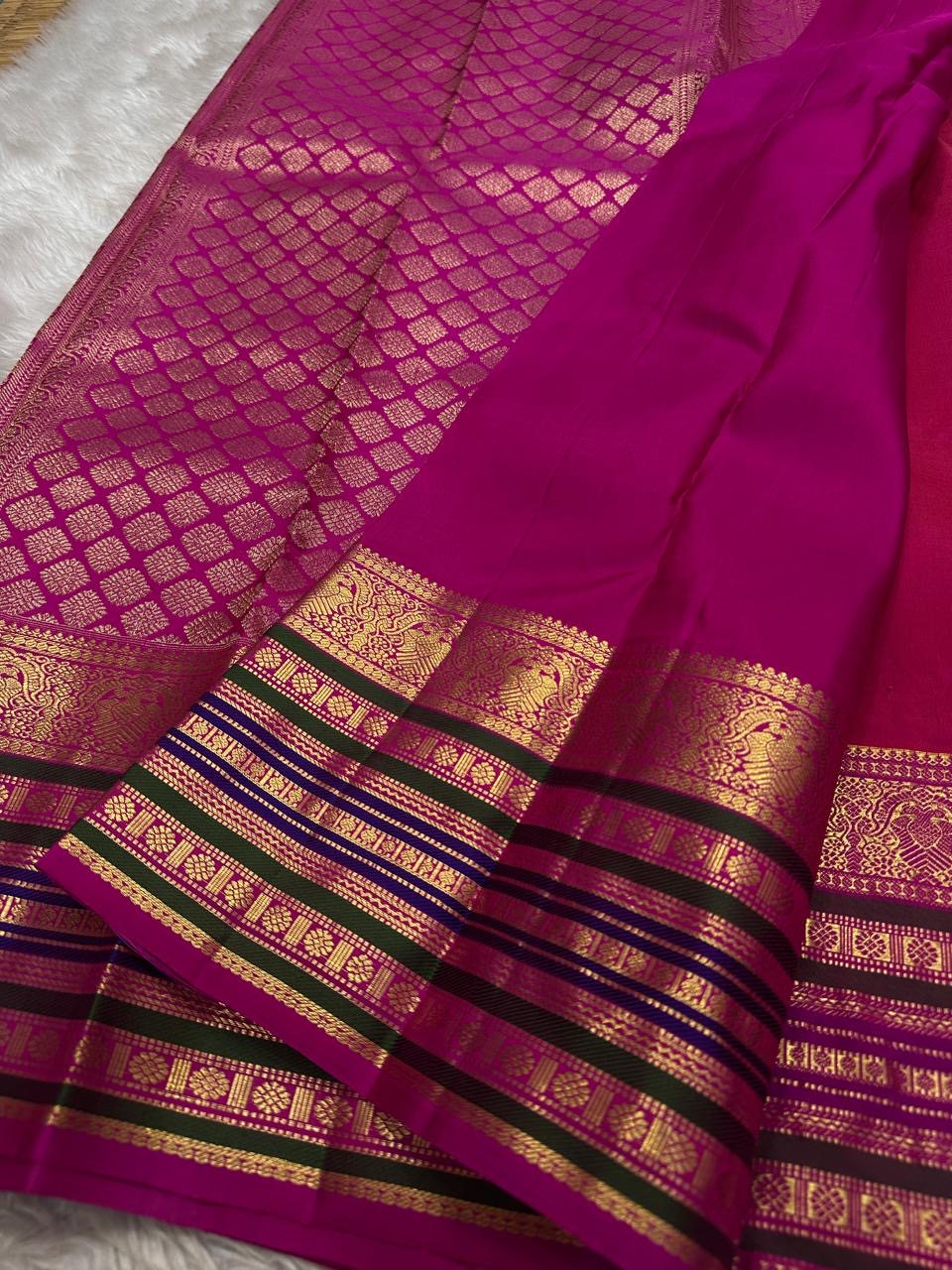 Kaamini ✨ — Fuschia Pure Kanchipuram Silk Saree
With Scattered Gold Zari Buttas on Lustrous Body
Bold Striped Korvai Border in Green & Blue Accents
Grand Fuschia Pallu Woven in Intricate Gold Zari
Contrast Blouse with Matching Zari Border Finish