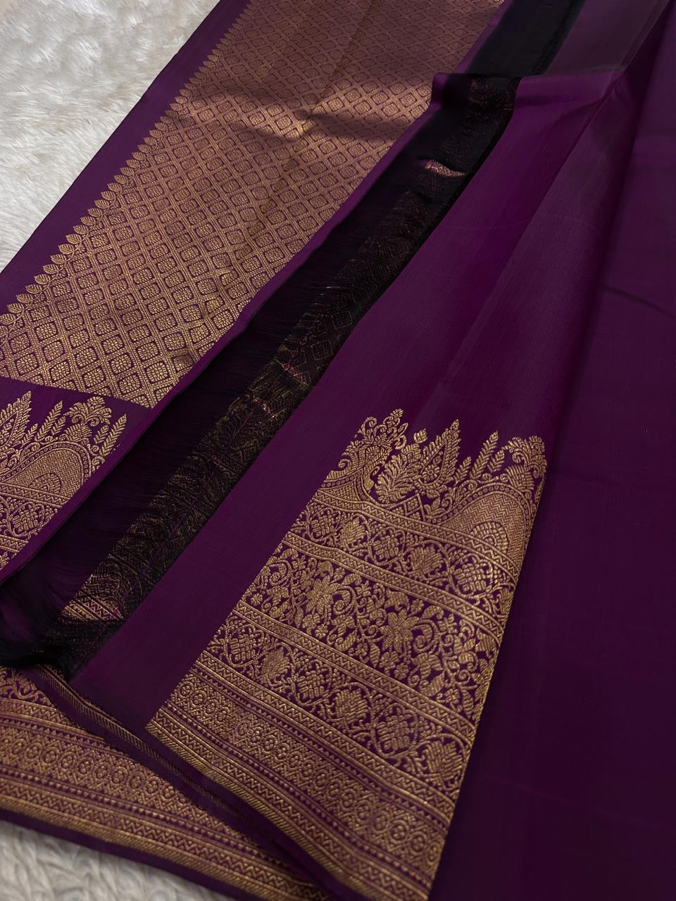 Svaroopam Violet
Regal Violet Kanchipuram Silk Saree
Antique Gold Zari-Woven Temple Grandeur