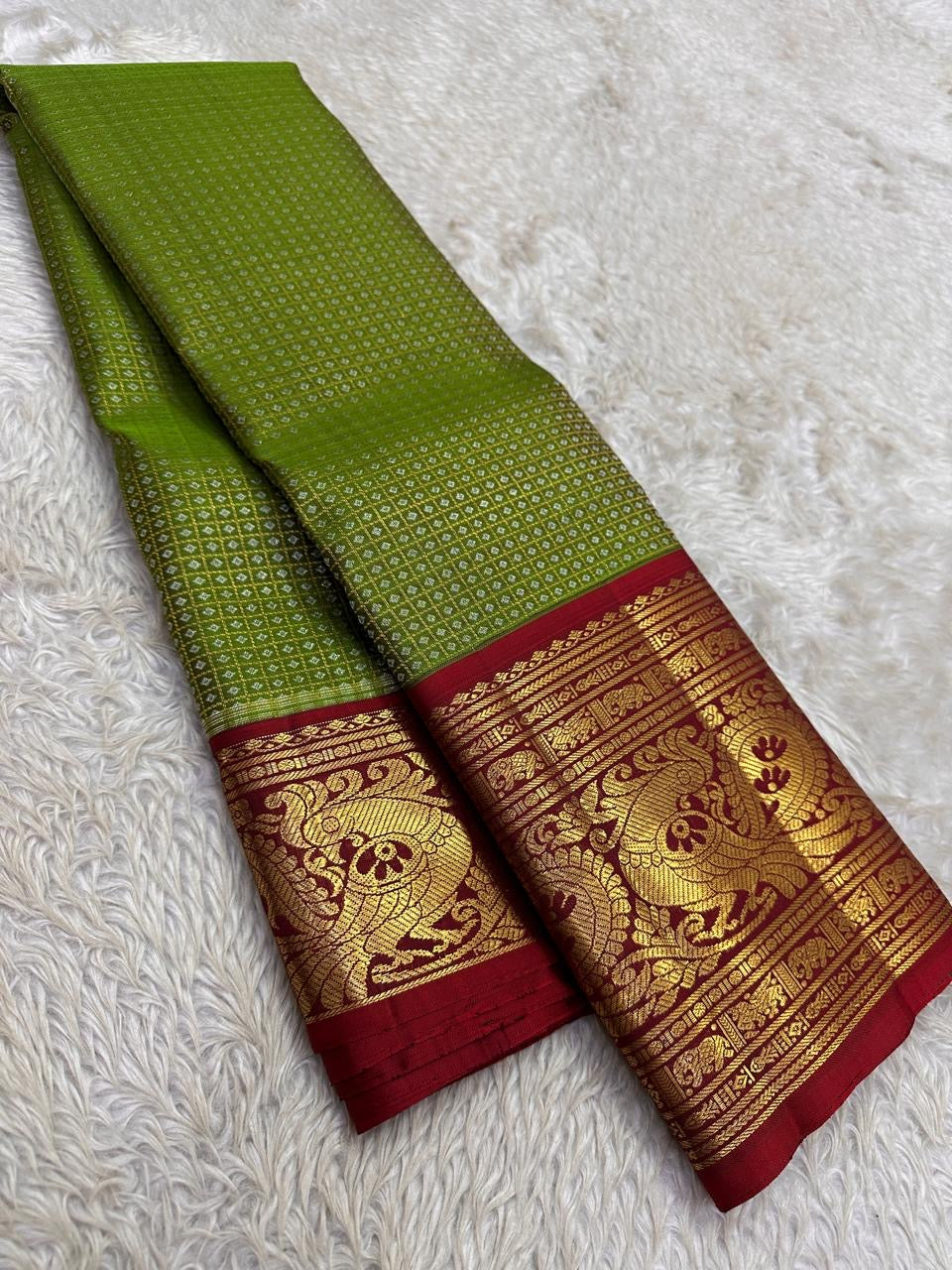 Pure silk Kanchivaram Korvai saree with majestic Gandaberunda zari border and delicate diamond butti motifs