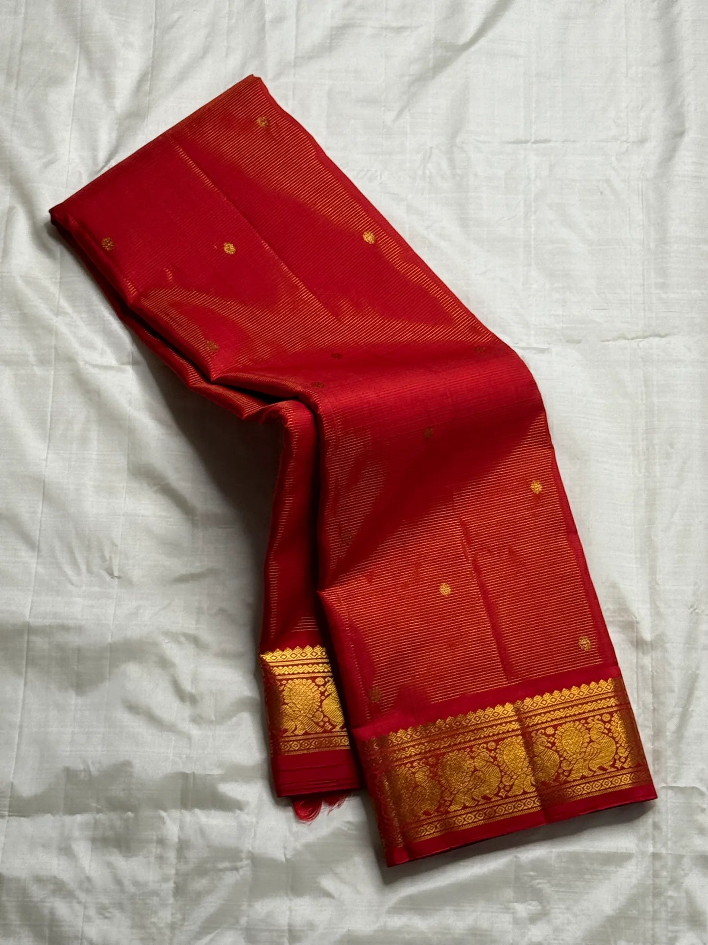 Vermillion Swarna Vairaoosi — Pure Kanchipuram Silk Saree
Vermillion red body with fine vairaoosi stripes, gold rosette buttas, and Gandaberunda borders in antique zari.
Silk Mark Certified • Free Shipping within USA • 2 weeks