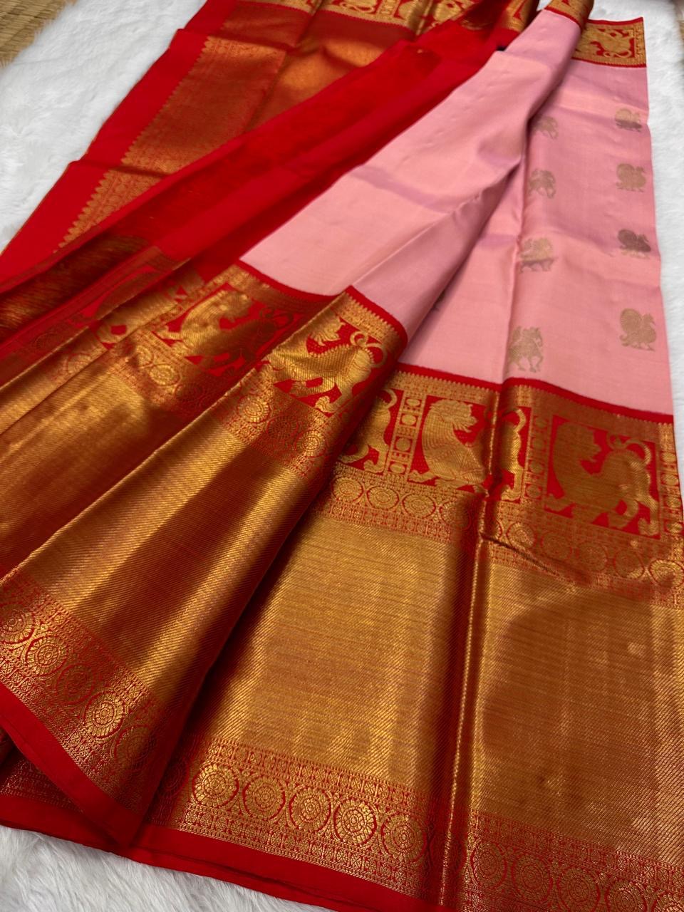 Stuthi ✨ — Vermilion Red Pure Kanchipuram Silk Saree
With Traditional Korvai Weave & Broad Yaali Border
Adorned in Intricate Chakram Motifs & Fine 3G Zari, Grand Zari Brocade Pallu with Medallion Artistry
Contrast red blouse with a broad border