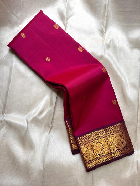 Raaga Raspberry Pink
Raspberry-Pink Kanchipuram Silk Saree
Zari-Woven Medallion Border & Grand Pallu