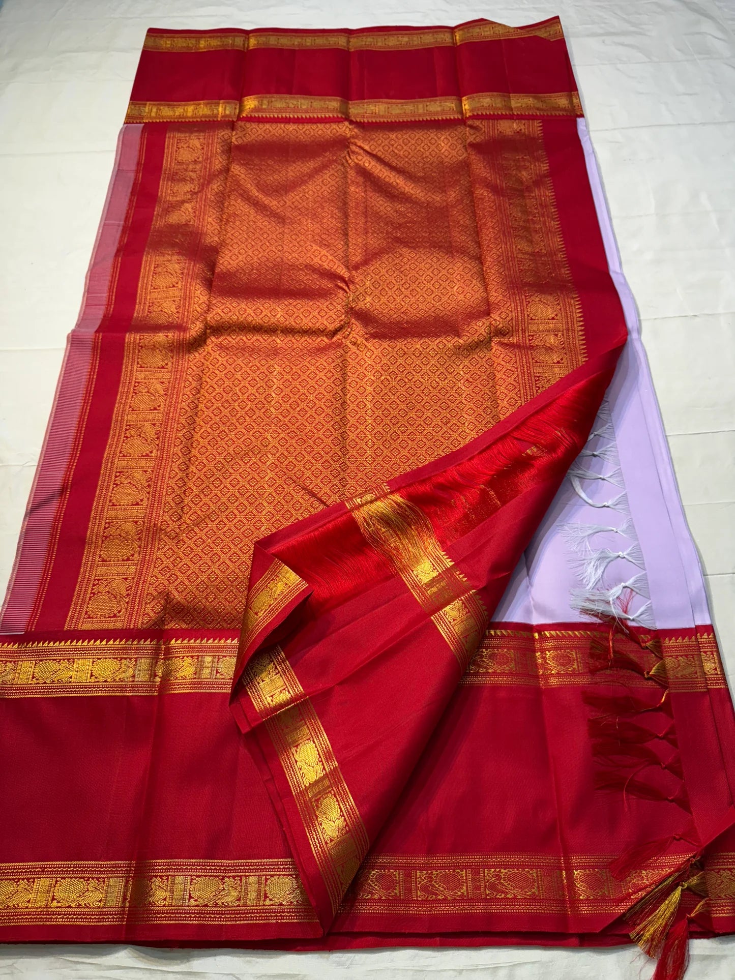 Lilac Raspberry — Pure Silk Kanchipuram Saree
Soft Lilac Body with Gold Floral Buttas ✨
Contrast Raspberry Red Borders with Temple Zari Edging
Rich Brocade Pallu in Gold & Red Grandeur
Silk Mark Certified ✅ | Free USA Shipping 🇺🇸 | Ships in Two Weeks
