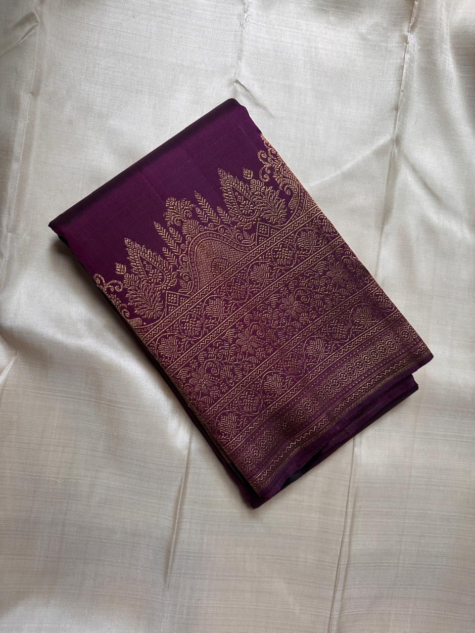 Svaroopam Violet
Regal Violet Kanchipuram Silk Saree
Antique Gold Zari-Woven Temple Grandeur