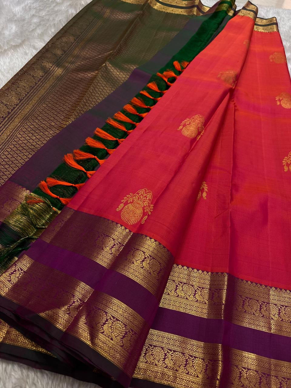 Rani Kalash – Pure Silk Kanchipuram Saree
Vibrant Rani Pink Body with Kalash Zari Buttas ✨
Deep Plum Korvai Borders in Lustrous Gold Weave
Grand Antique-Gold Brocade Pallu with Temple Elegance
Silk Mark Certified | ships in 2 weeks