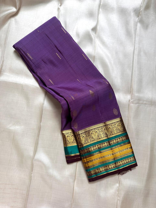 Kaamini ✨ — Purple Pure Kanchipuram Silk Saree
With Elegant Brown Korvai Border & Bold Stripes
Adorned with Scattered Gold Zari Buttas on Body
Intricate Zari Weaving in Regal Brown Pallu
Contrast Blouse with Matching Korvai Border