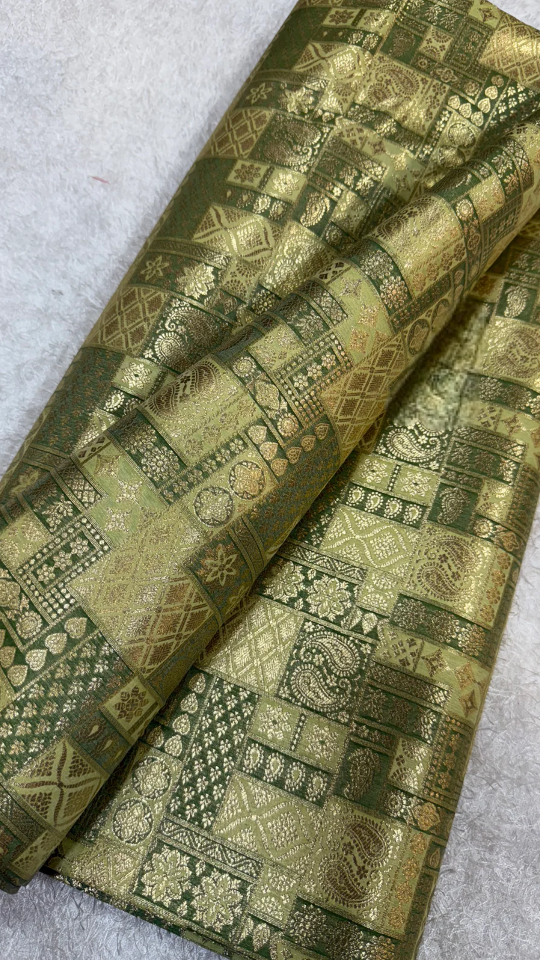 Multicolored Banarasi Blouses — Made to Measure
Pure Silk Banarasi fabrics in rare rainbow shades, tailored to your fit.
Free Shipping within USA • DM with measurements and screenshot of fabric • Ships in Two–Three Weeks ✨