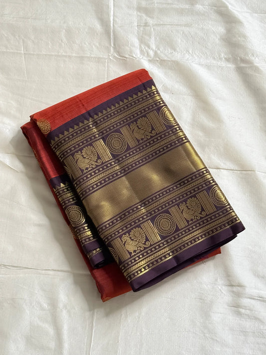 Aruna Mayil – Pure Korvai Kanchipuram Silk Saree

Brick red body with zari rosette buttas

Grand coffee-brown korvai border & pallu with peacock panels, medallions & temple teeth in rich gold zari

Silk Mark Certified | Blouse Piece Included | Fall & Pico