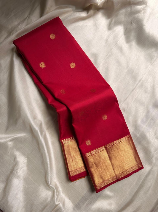 Timeless red classic pure silk Kanchipuram saree mathu seer bavanji border and beautiful Pallu .