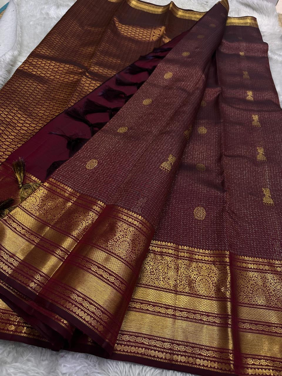 Kani- Brown   ✨ – Shimmery Brown Pure Mulberry Silk Kanchipuram Saree with Intricate Zari Kamalam Buttas, Varisaipet Muthuseer & Annampet Floral Borders, Flowing Vines, Bavanji Border Deck, and Diamond Pet Pallu with Thilakam Motifs  Silk Mark Certified