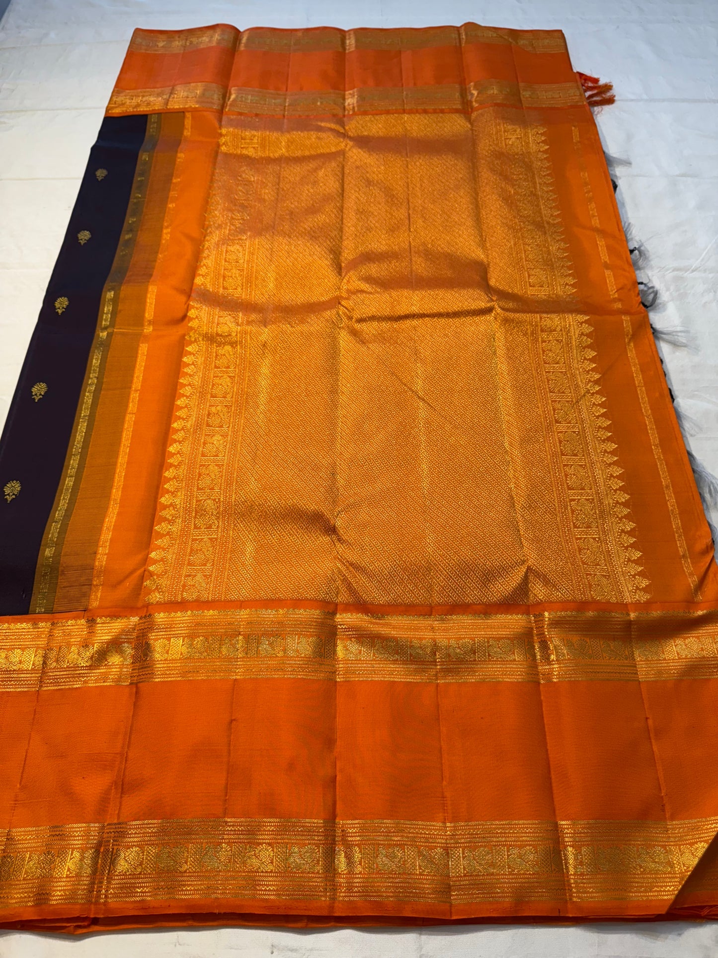 Auberge Kesar Glow Butta — Pure Kanchipuram Silk Saree
Aubergine Body with Gold Zari Buttas & Kesar-Orange Border
Silk Mark Certified • Free Shipping within USA • Ships in Two Weeks