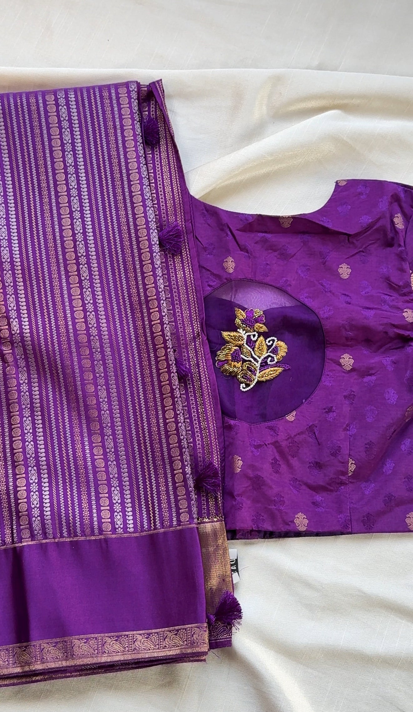 Mashru Banarasi Panel Weave Saree with hsnd Embroidered Blouse ✨
Featuring Gandaberunda, Paisley & Peacock Motifs in Lustrous Mashru Silk
Free shipping within USA ready to ship