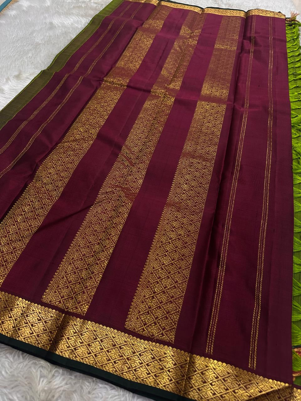 Varnam – Leaf Green Pure Kanchipuram Silk Saree with Gold Zari Buttas, Trellis Design Arakku Border, and Contrast Maroon Zari Pallu