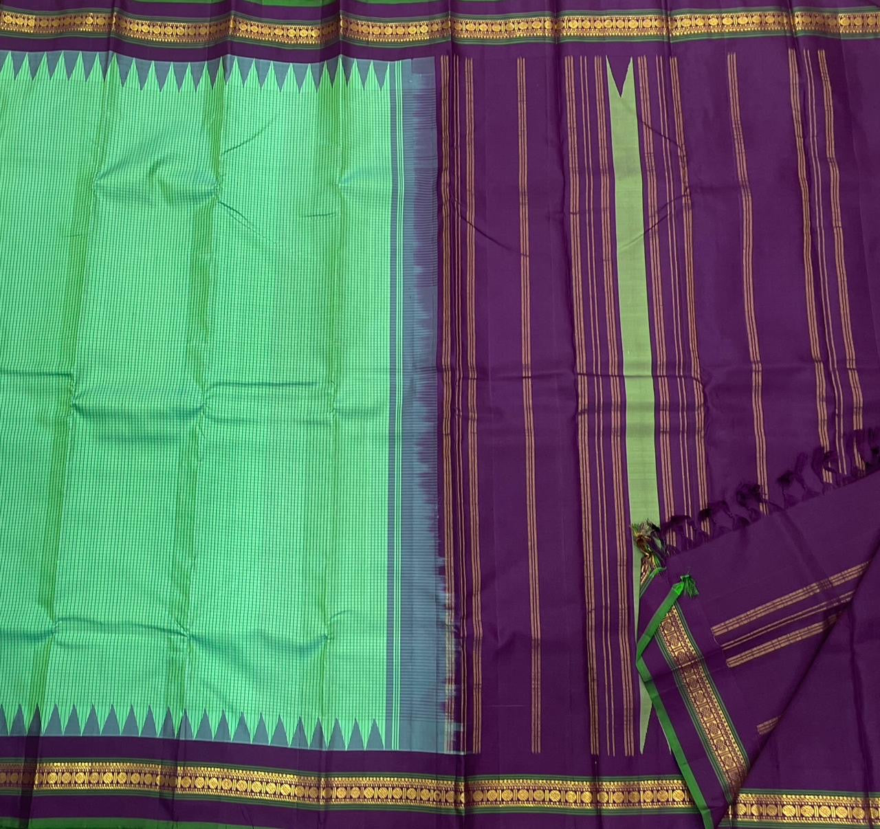 Jade Green Kattam Body • Plum-Purple Zari Border
Temple Triangles & Floral Bands
Silk Mark Certified • Free USA Shipping • Ships in Two Weeks ✅