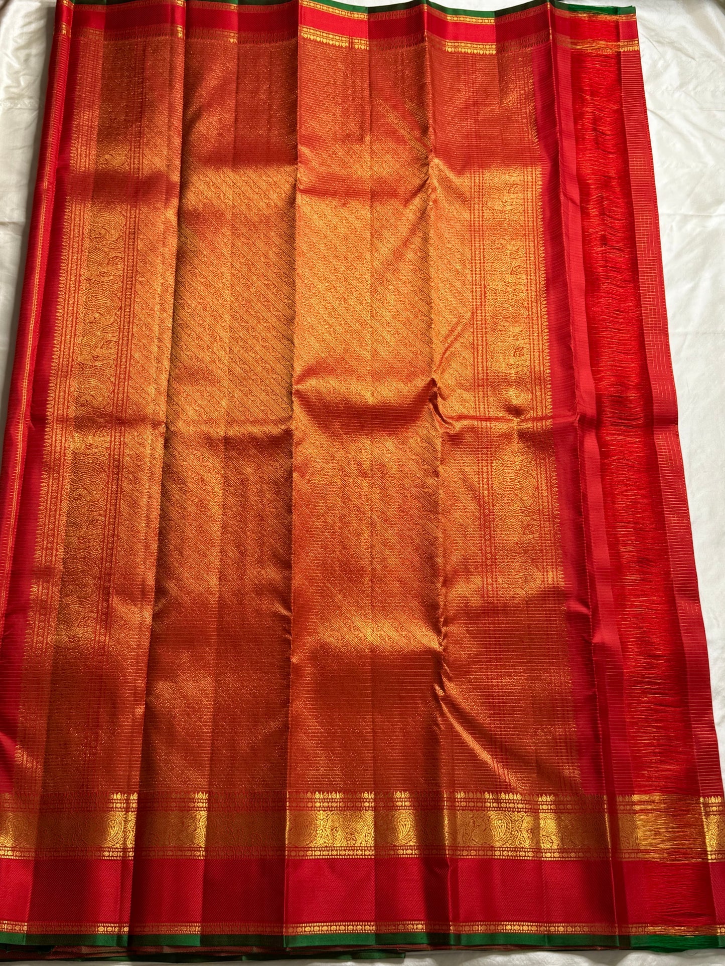 Hema – Bright Red Pure Silk Saree with Golden Zari Kattam
Featuring Baby Buttas and a Green Selvedge for a Subtle Contrast
Red Borders with Vanasringaram & Kamalam Motifs in Fine Zari
(available on pre-order 6 weeks)