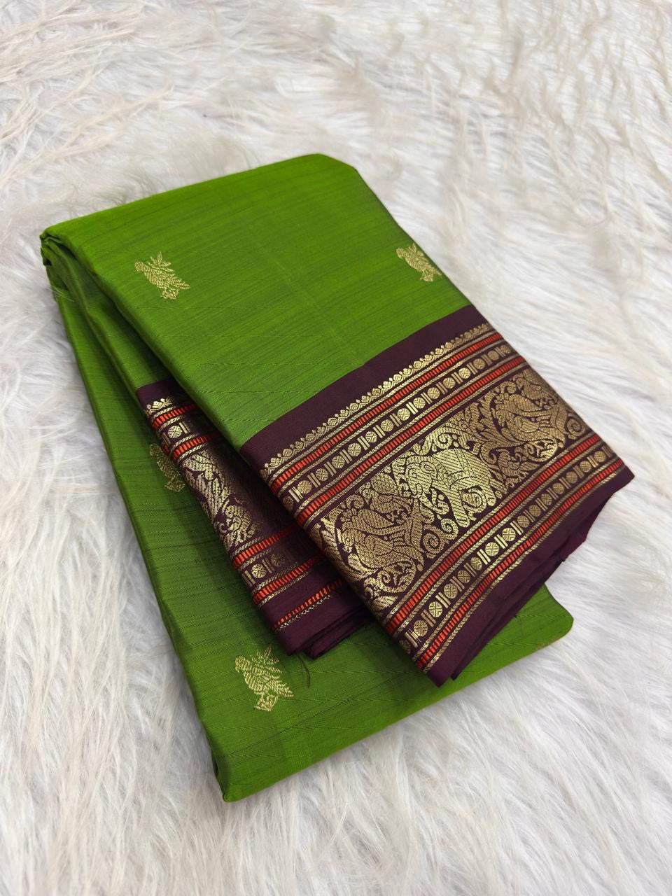 Kili Pachai Green Pure Silk Kanjivaram Peacock Butta Saree with Plum Zari Border – view 3