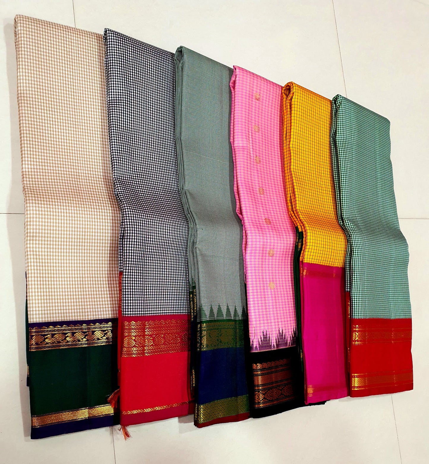 Manjal Rani Podi Kattam – Pure Korvai Kanchipuram Silk Saree
Sunshine yellow micro checks body with rani pink korvai border & pallu
Elegant bottle-green top border and gold zari detailing for a classic finish
Silk Mark Certified | ships in two weeks