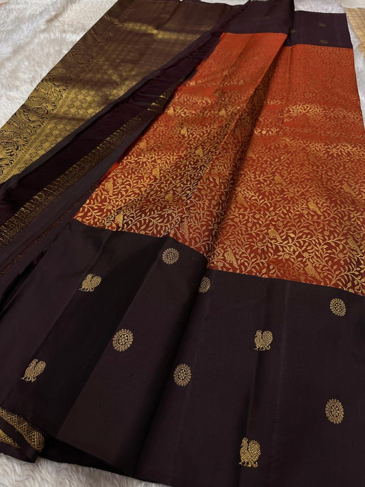 Sudar Mayil – Radiant Burnt Orange Pure Kanchipuram Silk Saree
Lustrous burnt orange body adorned with intricate gold vine jaal.
Broad deep plum borders gleam with antique zari artistry.

Silk Mark Certified, delivery in 2 weeks