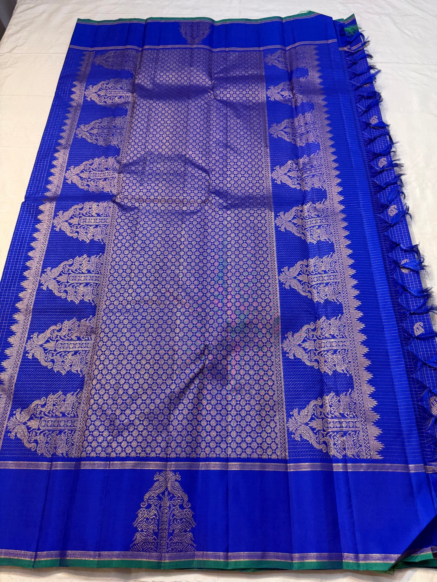 Vriksha Neelam Zari Kattam — Pure Kanchipuram Silk Saree 💙
Royal Neelam Blue with Fine Kattam Checks & Temple-Tree Zari Motif ✨
Silk Mark Certified • free shipping within Usa ,ships in two weeks