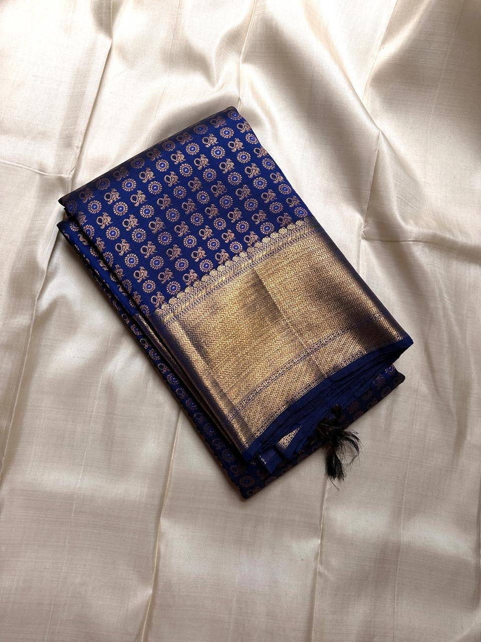 Tara – Royal Blue Kanchipuram Pure Silk Saree with shimmering Blue silk and Zari woven Mayil Motifs
The bold Baavanji border and exquisite chevron pallu add grandeur! Pure silk zari stunner