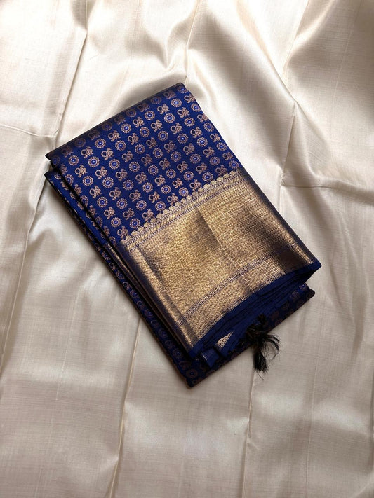 Tara – Royal Blue Kanchipuram Pure Silk Saree with shimmering Blue silk and Zari woven Mayil Motifs
The bold Baavanji border and exquisite chevron pallu add grandeur! Pure silk zari stunner