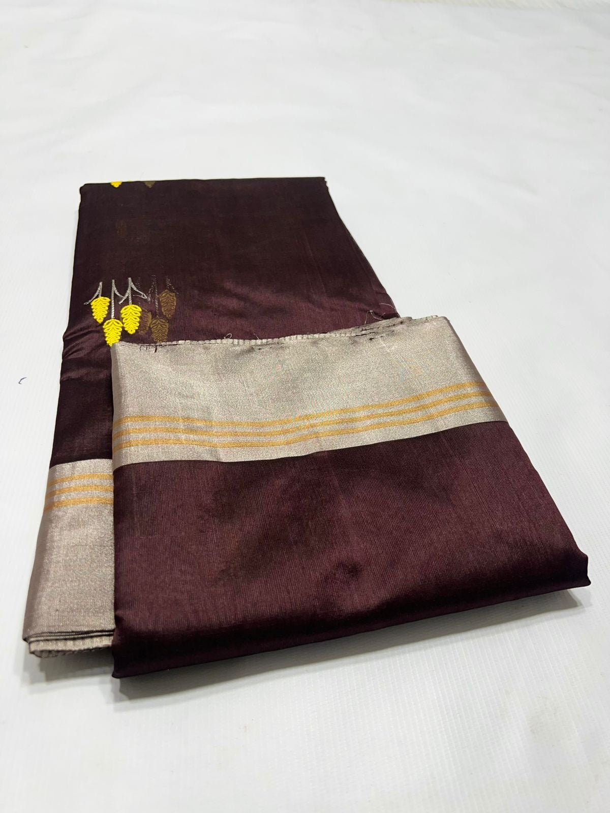 Pure Silk Chanderi – deep brown  with Wheat-Sheaf Buttas
Silver Kaddi Border & Shimmering Silver Tissue Pallu ✨
Silk Mark Certified • Free Shipping within USA • Ships in Two Weeks