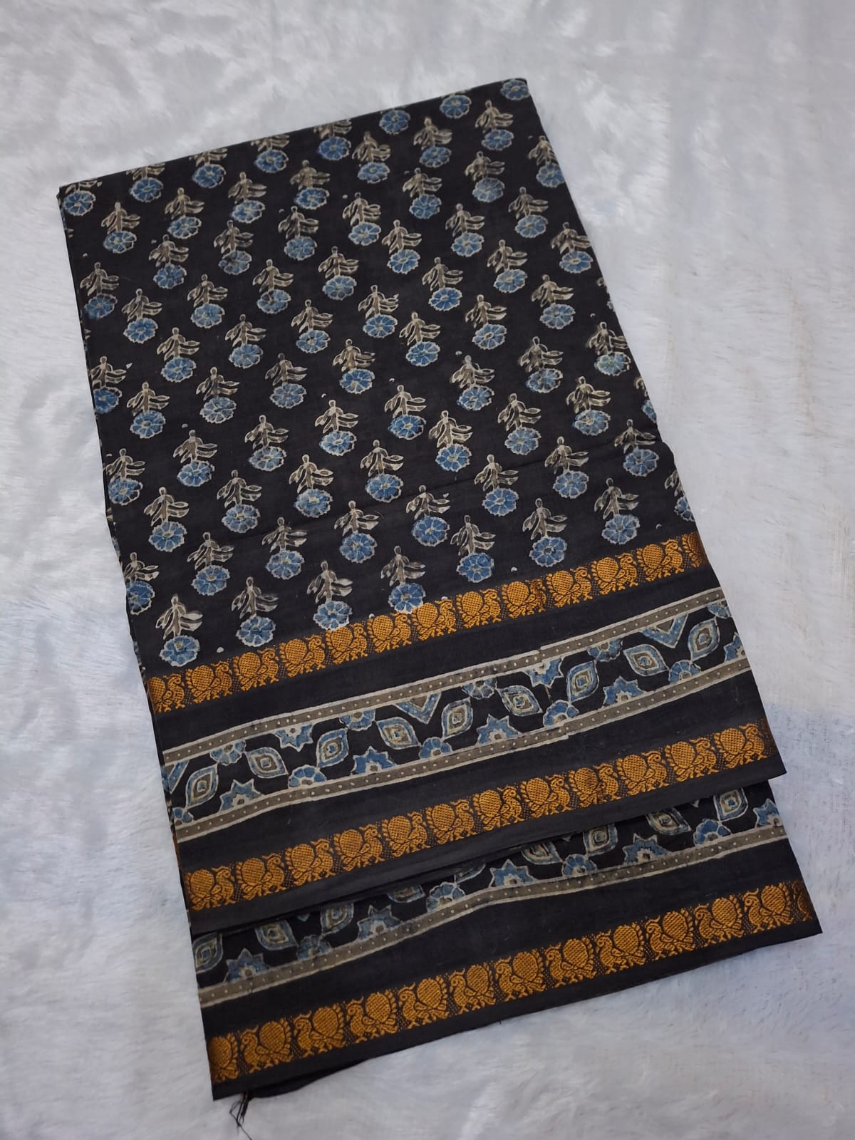Ajrak Hand Block Print on Pure Madurai Cotton Saree
Clamp-dyed borders by Kattuchayam artisans, naturally dyed in Gujarat
Handcrafted Cotton Elegance • Free Shipping within USA • Ships in Two Weeks