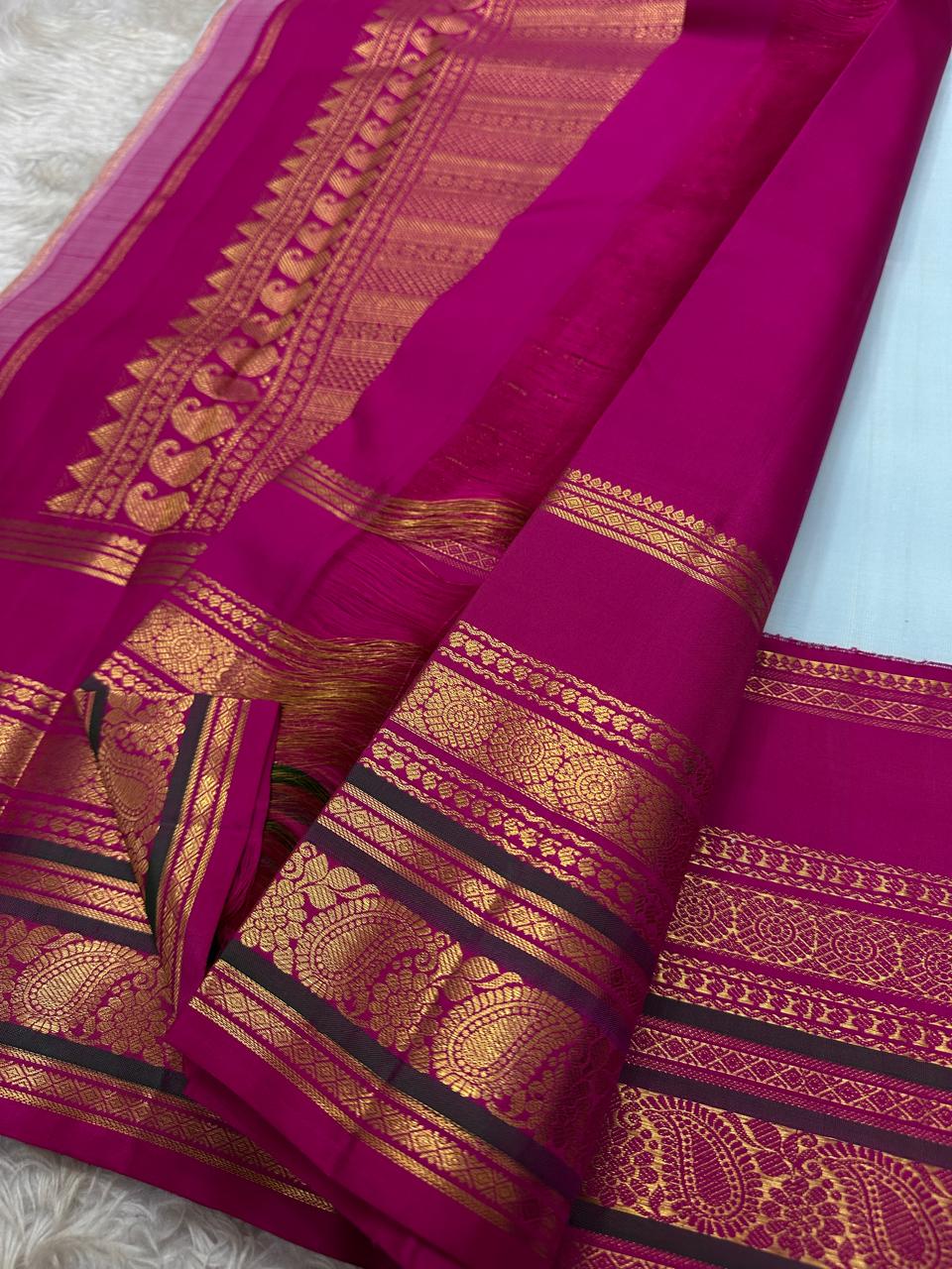 Orchid Sky ✨ – Pure Kanchipuram Silk Saree in Sky-Blue with Vertical Zari Stripes
Korvai Contrast Magenta Varisaipet Border & Grand Gold Zari Pallu
Contrast Magenta Blouse Piece with Matching Zari Border Attached
Silk Mark Certified | Fall & Pico Done |