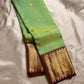 ✨ Cardamom and lime green  Shot Butta — Pure Silk Kanchipuram Saree ✨
Arakku Korvai Border
Antique Gold Brocade Pallu with Temple Reku Weave
Silk Mark Certified ✅ • Fall & Pico Done ✅
Free USA Shipping 🇺🇸 • Ships in 1 Week 🪔