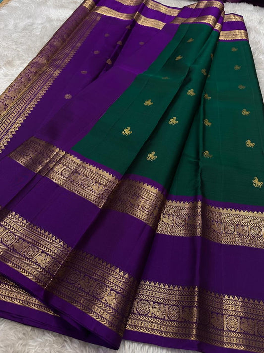 A very unusual horse motif on pure silk Kanchipuram saree, deep green with purple Vanasingaram border 💜