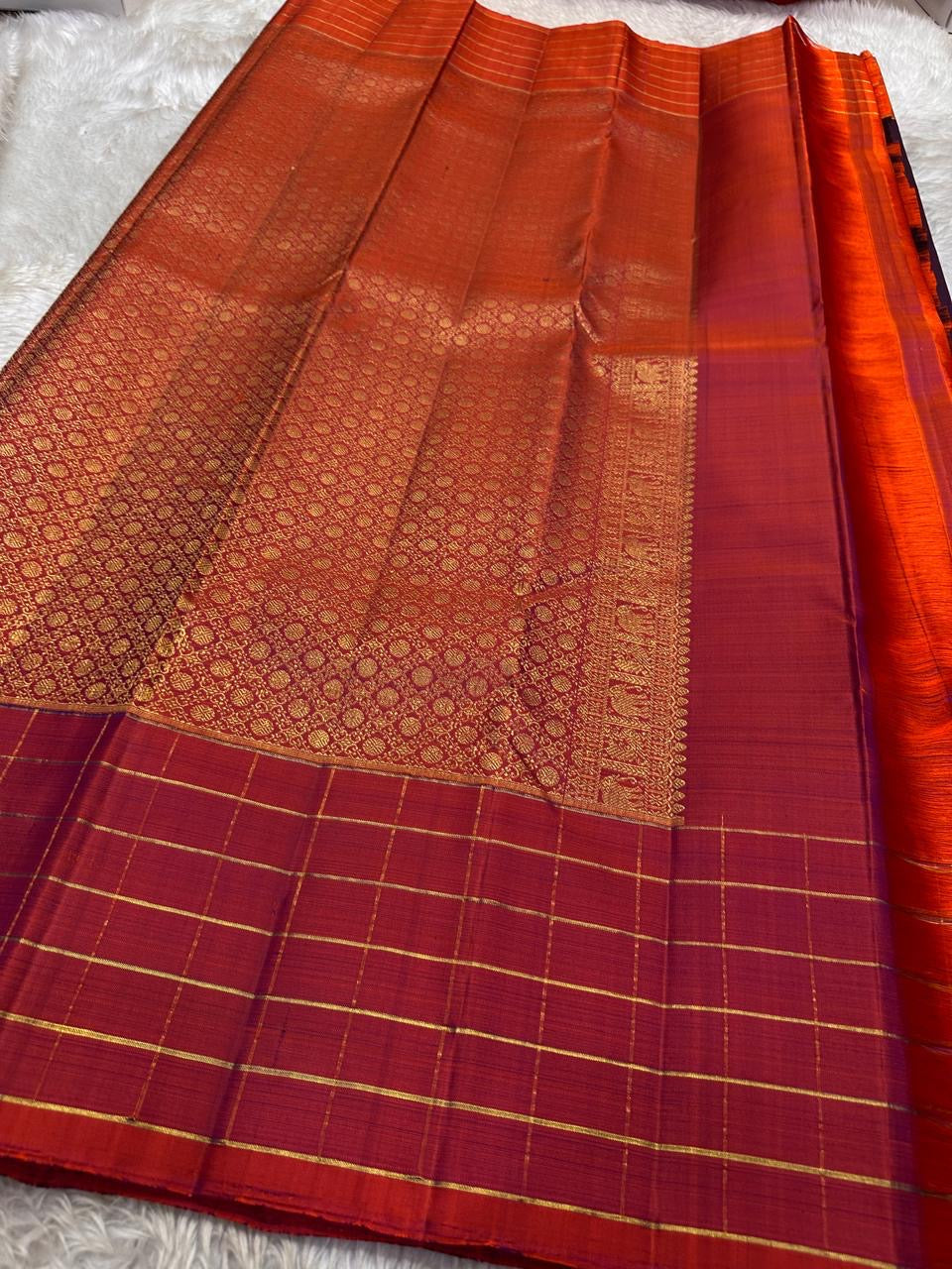 Poornima Kalyani
Deep Purple & Vermilion Kanchipuram Silk Saree
Zari Buttas · Checkered Borders · Silk Mark Certified