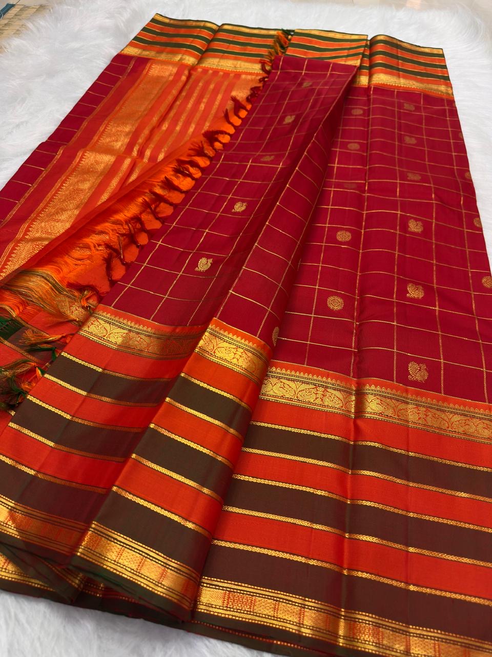 Arakku Red Handwoven Pure Silk Kancheepuram Saree with Zari Kattam Body and Grand Varisaipet Border