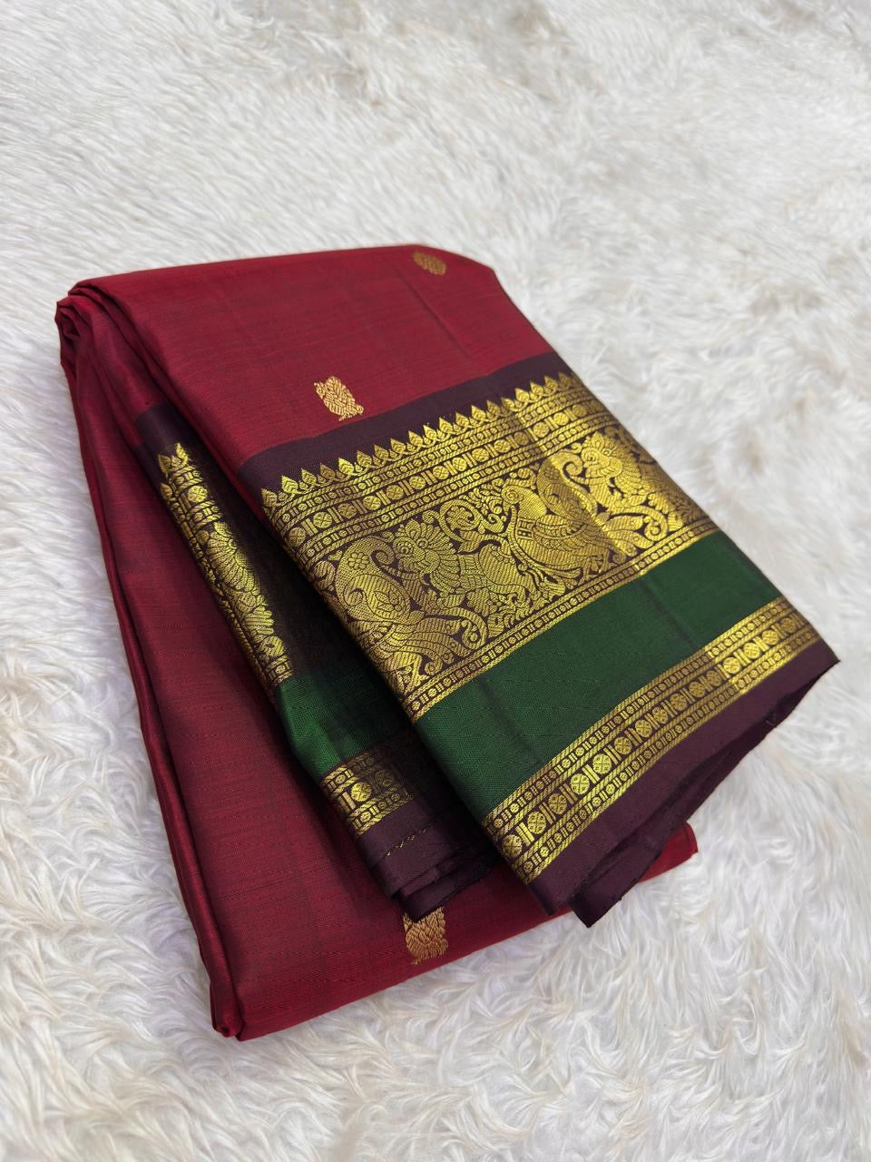 Arakku Red and Deep Green Handwoven Pure Silk Kanchi Pattu Saree with Kamalam Mayil Butta and Silk Thread Zari Border