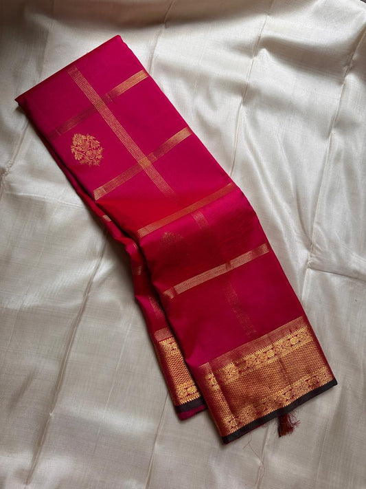 Charita – Tomato Red Kanchipuram Silk Saree
With Bold Zari Kattam Checks & Floral Motifs
Featuring Arai Maadam Border & Rettapet border
