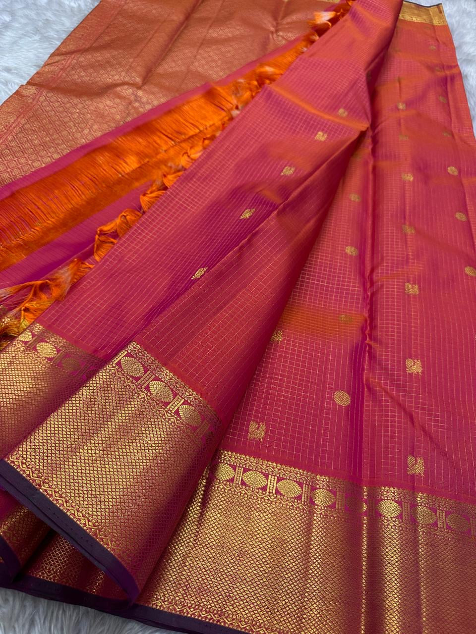 Tejas – Radiant Pink & Flaming Orange shot color Kanchipuram Silk Saree with Zari Kattam, Kamalam Buttas & Intricate Arai Maadam Pallu, Woven from an Exquisite Blend of colors