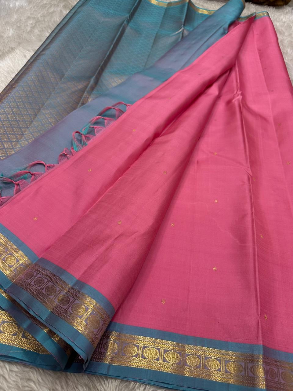 Varnam – Pastel Pink Kanchipuram Silk Saree with Sky Blue Rudraksha Border & Grid Zari Pallu | Baby Kamalam Buttas | Pure Handloom Elegance