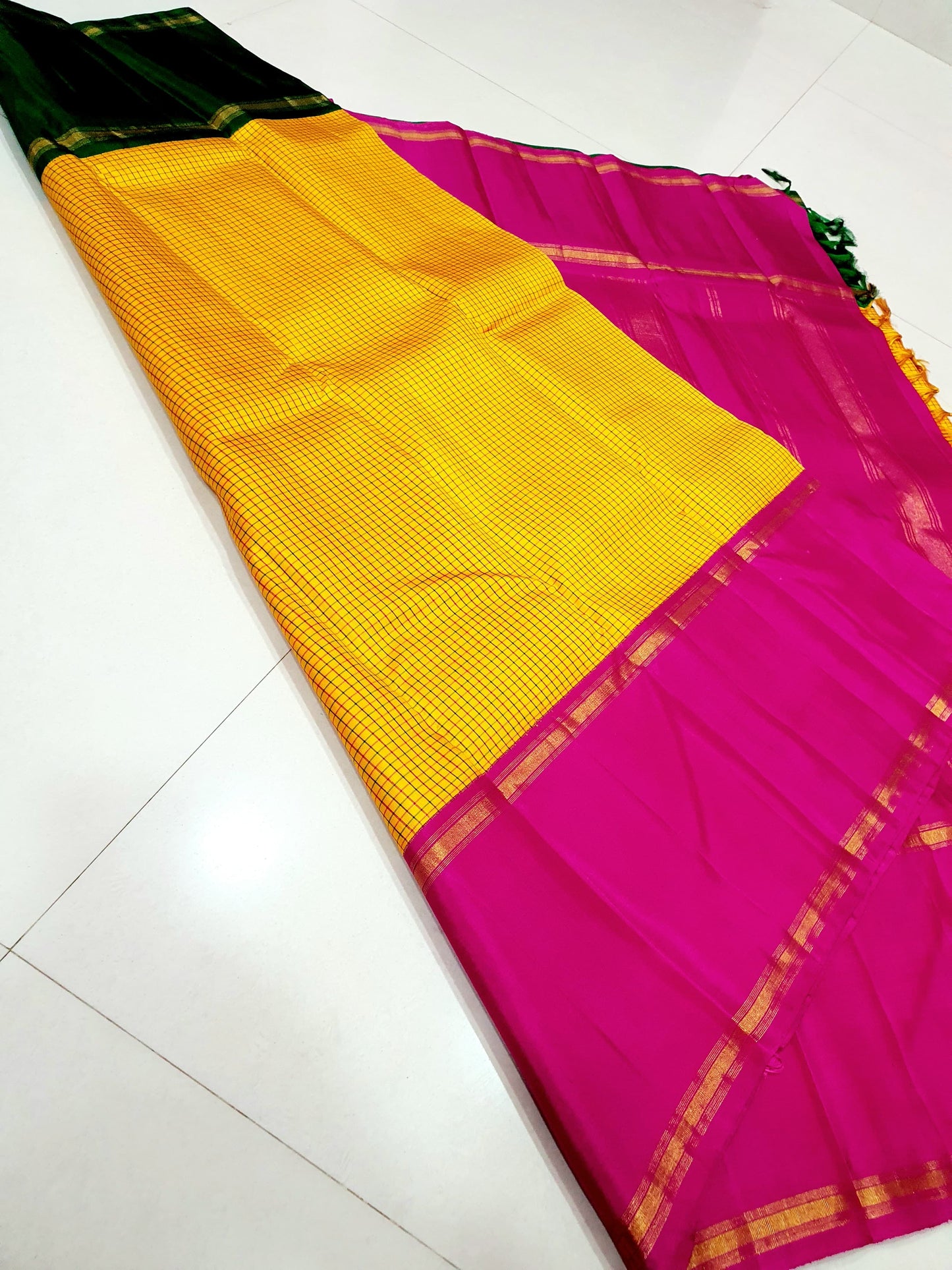 Manjal Rani Podi Kattam – Pure Korvai Kanchipuram Silk Saree
Sunshine yellow micro checks body with rani pink korvai border & pallu
Elegant bottle-green top border and gold zari detailing for a classic finish
Silk Mark Certified | ships in two weeks
