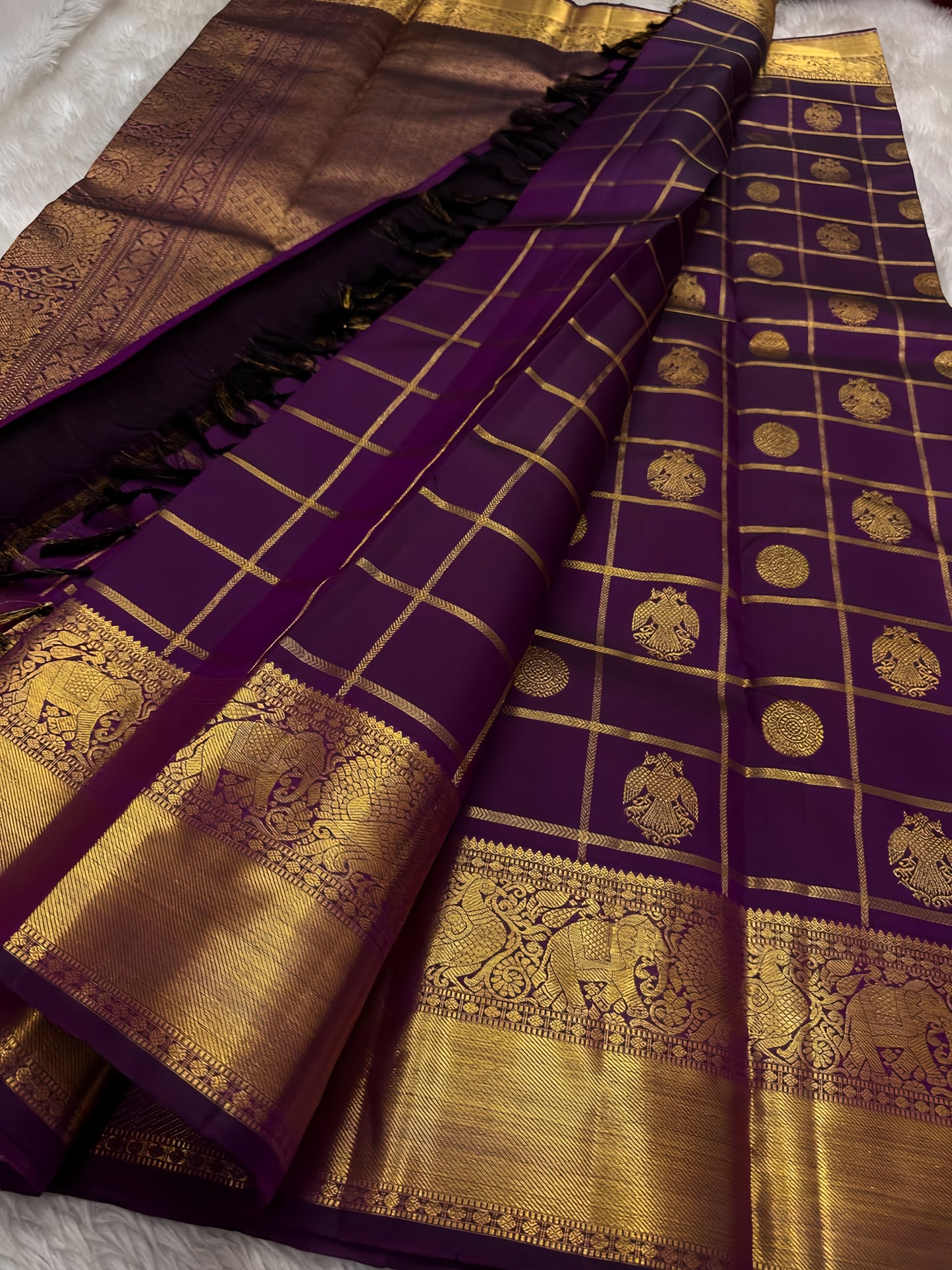 Nayaki ✨ — Deep Jamun (Naaval Pazham) Pure Silk Saree
With Zari Kattam Checks Across the Lustrous Body
Featuring Rare Gandaberunda Motifs in Gold Zari
Broad Elephant-Adorned Border in Heritage Weave
Grand Jamun Pallu with Rich Zari Brocade Artistry